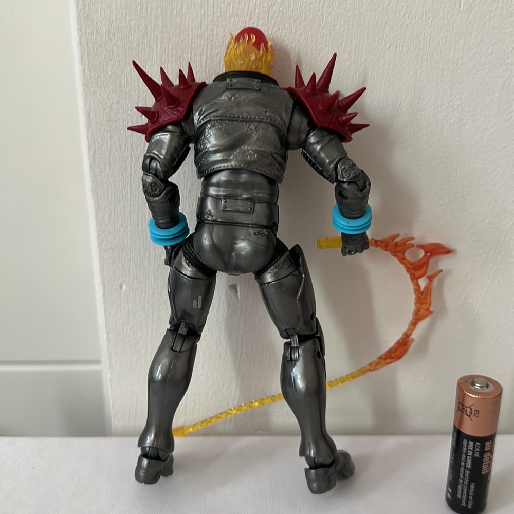 Action Figure - Picture 5 of 6